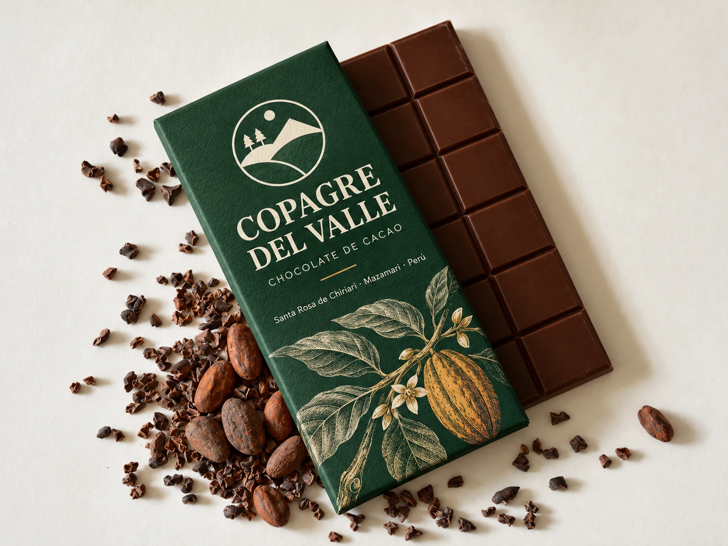 Propuesta visual de una barra de chocolate COPAGRE DEL VALLE con empaque verde, junto a granos y nibs de cacao